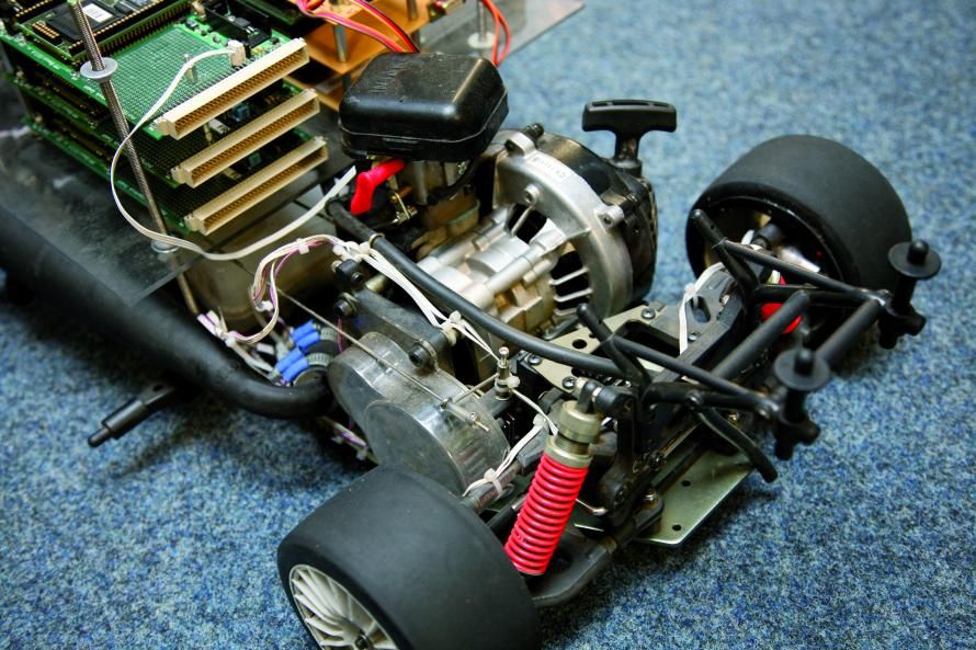 In Branchen wie der Automobilindustrie nimmt eingebettete Software eine zentrale Rolle ein - hier ein Versuchsträger am Fraunhofer IESE.