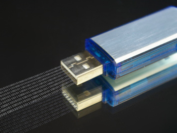 Wenn sich der Angreifer Zutritt per USB verschaffen will, sind Gegenmaßnahmen zu ergreifen.