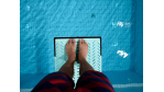 Sprung ins kalte Wasser: Schwerer Start im ersten Job - Foto: Fotolia.de/strider