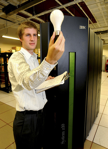 Der IBM-Mainframe z10 soll deutlich mehr Leistung pro Kilowatt versprechen als der z9-Vorgänger oder auch die Boliden der Konkurrenz.