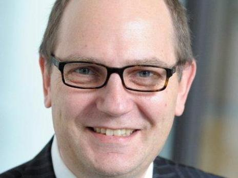 Christoph Thoma von Kienbaum Consultants: Networking-Profis sammeln nicht blind Visitenkarten, sondern laden gezielt zum Essen ein.