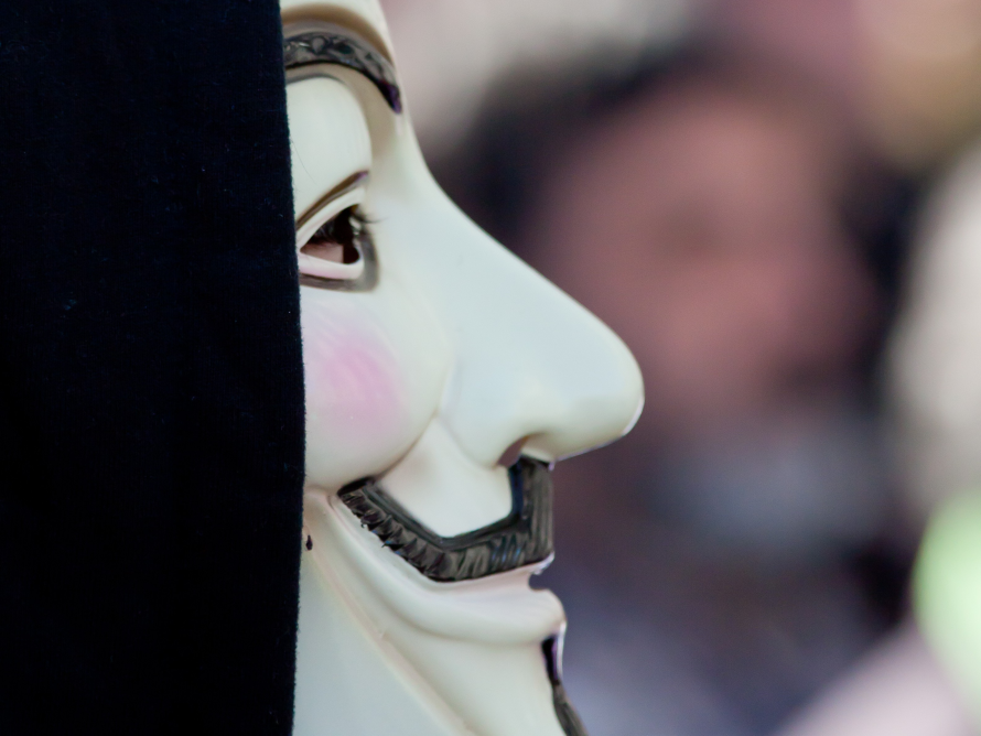 Hacktivisten aus dem Anonymous-Kollektiv setzen DDoS für ihre Zwecke ein.
