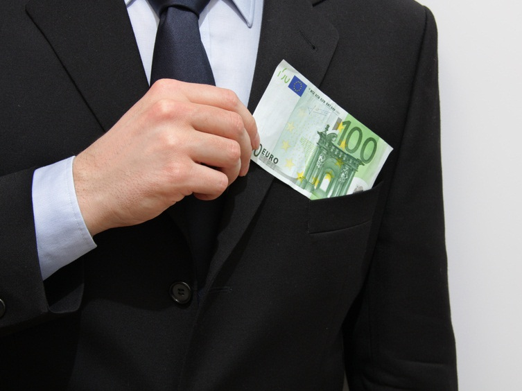 Geld Bestechung Fotolia 4zu3