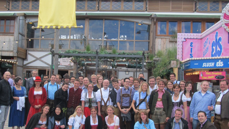 Für ein gutes Betriebsklima kann man eine Menge tun - zum Beispiel nach dem Vorbild des IT-Dienstleisters Convista einen gemeinsamen Ausflug zum Oktoberfest organisieren. 