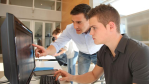 Berufsstart mit Rückenwind: Trainee-Programme für Informatiker - Foto: goodluz - Fotolia.com