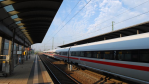 Über den Umgang mit Menschen: Neulich … im Zug zur CeBIT - Foto: Thomas Otto - Fotolia.com