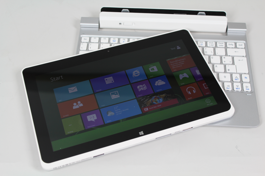 Tablet auf Tastatur: Der Bildschirm lässt sich sehr bequem in die Docking-Tastatur stecken