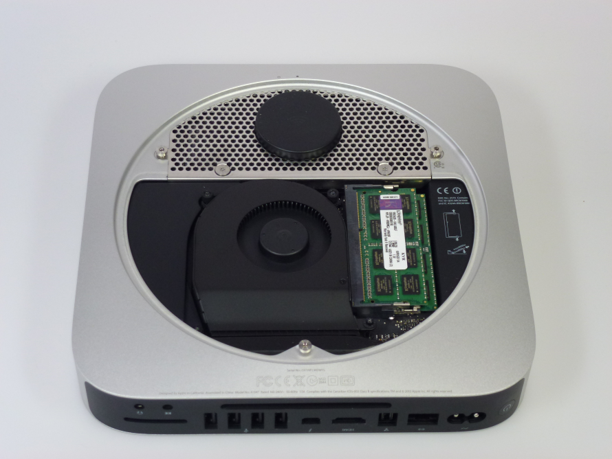 Obwohl der Einbau einer anderen Festplatte in den Mac Mini nicht einfach ist, vom Umbau, den die Techniker von Alternate selbst vornehmen, findet man keine sichtbare Spuren. Die Arbeit ist sauber und diskret durchgeführt.