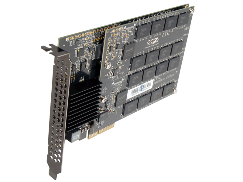 Dank PCI Express: Die SSD OCZ Revodrive 3 X2 erreicht eine Datentransferrate von fast 1400 MB/s und einen Befehlsdurchsatz von bis zu 230 000 IOPS.