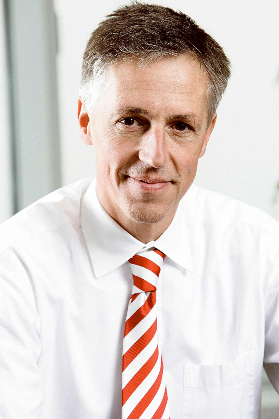 <b>Volker Smid</b>, Area General Manager Novell Wie sich Novell durch Liunux <b>...</b> - 890x