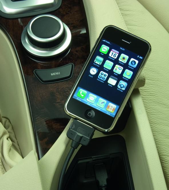 Wer ein iPhone privat nutzt, etwa im BMW, möchte das Smartphone - und andere Apple-Gerätschaft - vielleicht auch gern in seinem Job einsetzen.