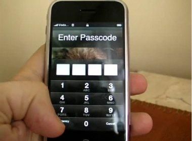 Das Deaktivieren der Passwortabfrage - wie etwa bei Apples iPhone möglich - ist riskant.