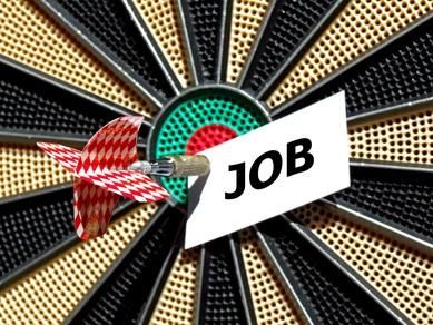 Wer in Zeiten der Krise einen Job finden will, sollte neben dem offenen auch den verdeckten Stellenmarkt angehen. (Foto: FotoLyriX/Fotolia.com)