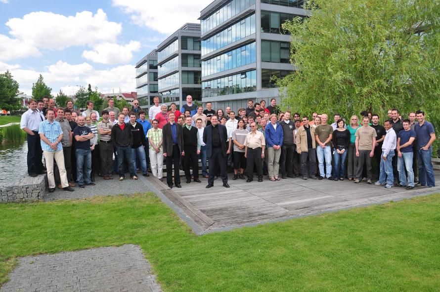 Die Technische Universität in Prag bildet mit Industrieunterstützung Informatiker für die Großrechnerwelt aus.