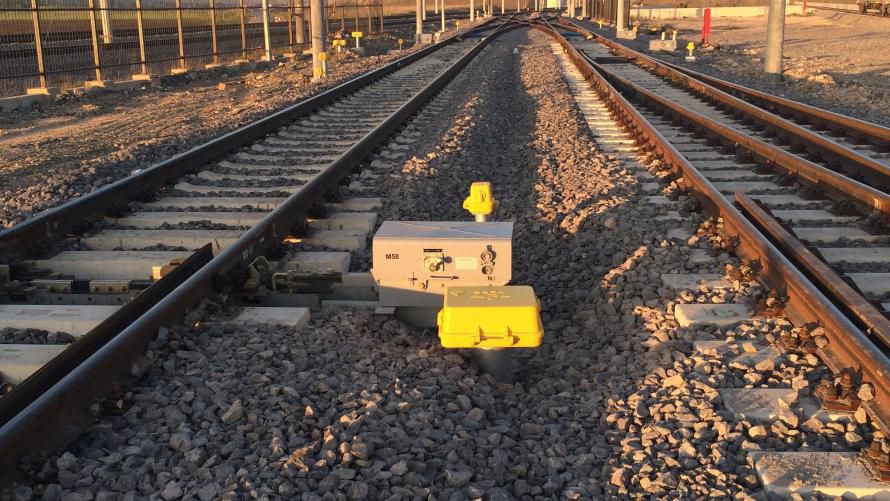 Die Digitalisierung der Eisenbahn umfasst auch die Infrastruktur - etwa durch Überwachung der Weichenantriebe.
