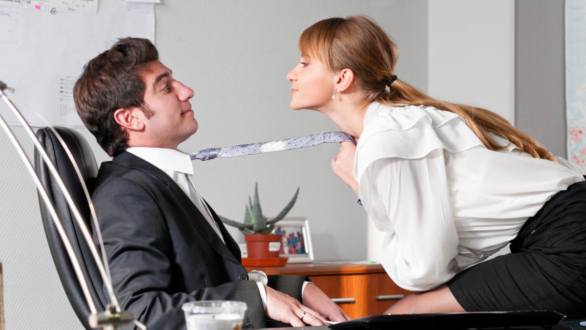 Liebe im Büro: Besser Flirten im Job