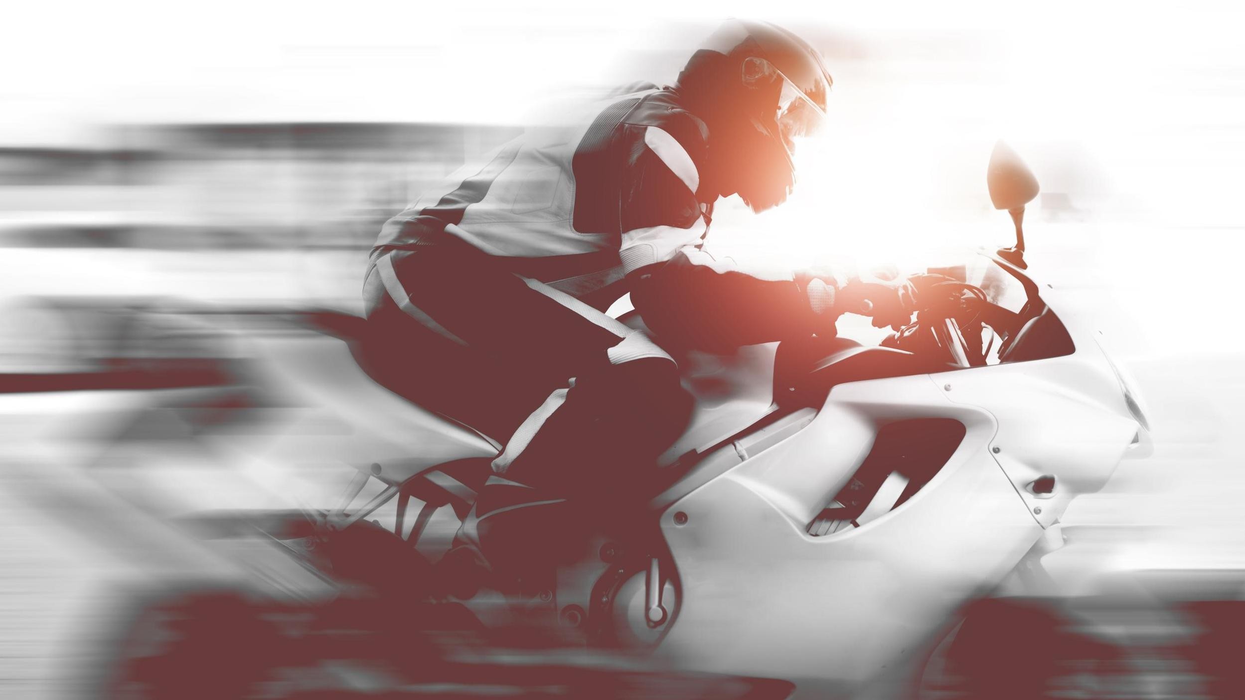 Motorradfahrer, Biker, schnell, Rennen, überholen 16:9