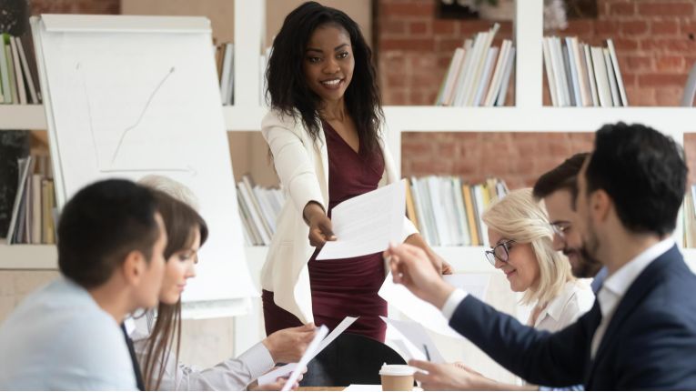 Richtig delegieren: 6 Tipps gegen Mikromanagement